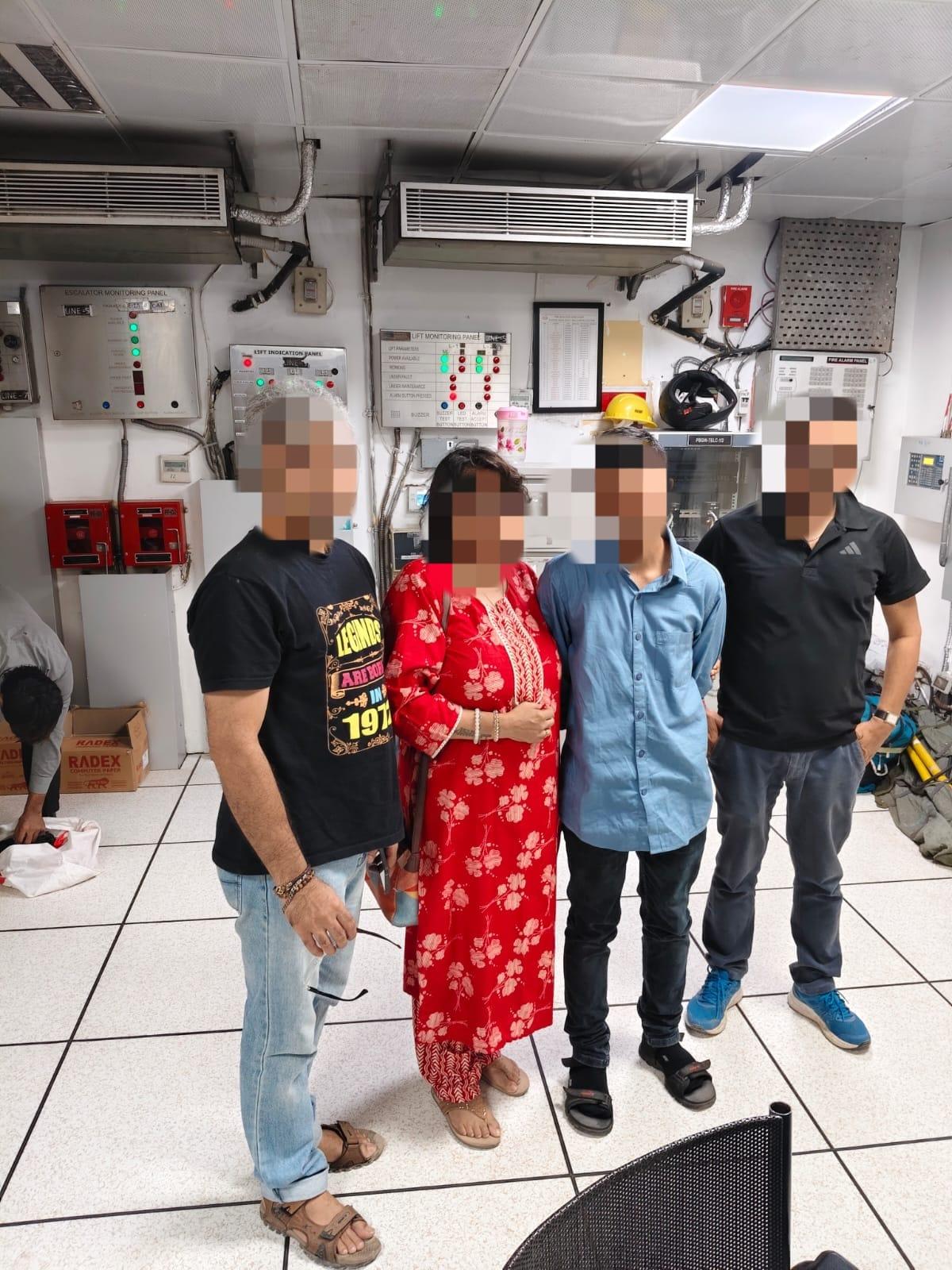 सीआईएसएफ-डीएमआरसी और पुलिस के संयुक्त ऑपरेशन से दिल्ली मेट्रो स्टेशन पर लापता नाबालिग परिवार से मिला