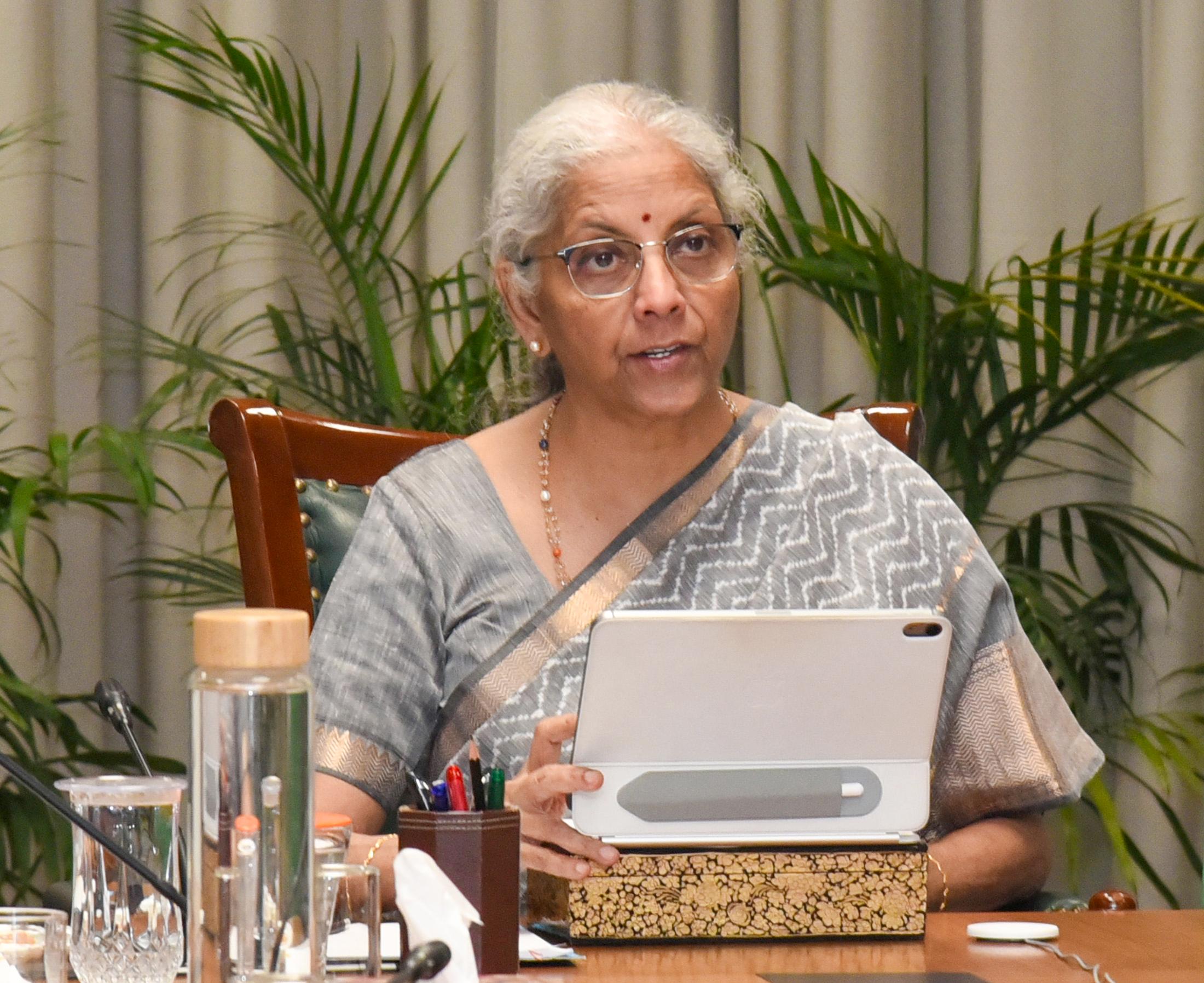 राष्ट्रीय हथकरघा दिवस पर वित्त मंत्री निर्मला सीतारमण की अपील, बोलीं- 'हथकरघा अपनाएं, बुनकर परिवारों का करें समर्थन'