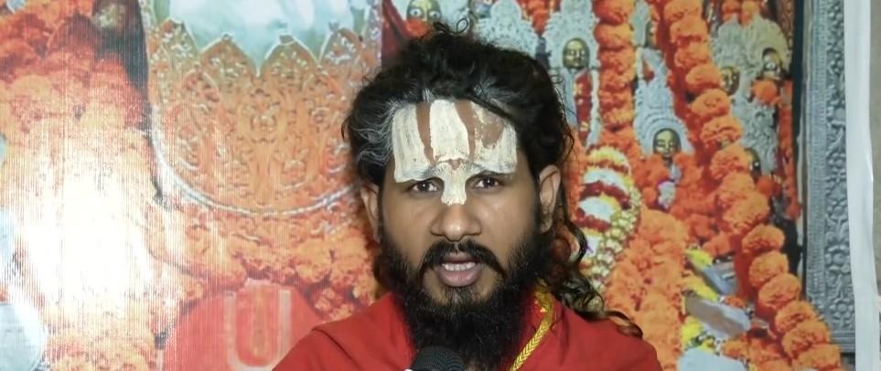भगवान श्री कृष्ण को लेकर मौलाना के विवादित बयान पर भड़के संत विष्णु दास, रखा 10 लाख रुपए का इनाम
