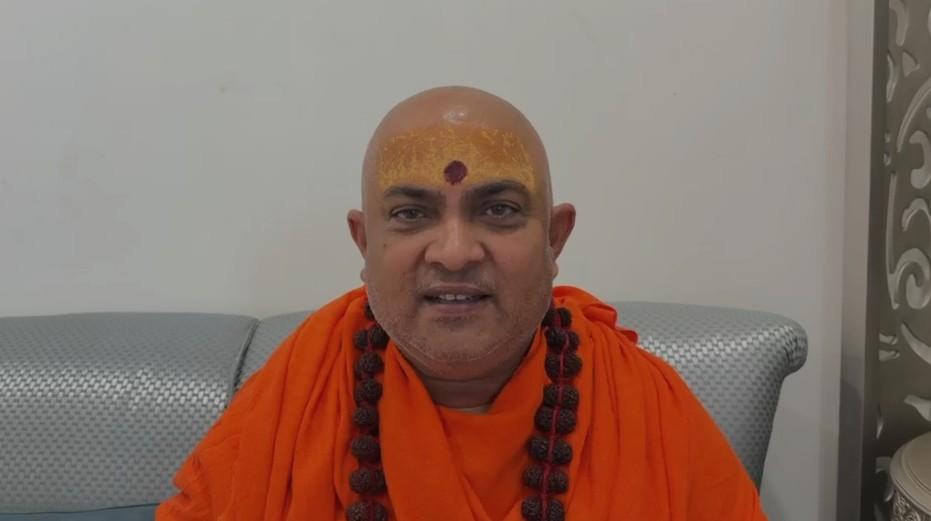 हनुमान गढ़ी की सीढ़ियों पर नमाज मामले पर जितेंद्रानंद सरस्वती की प्रतिक्रिया, बोले- बृजभूषण सिंह को शर्म आनी चाहिए