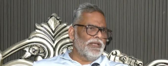 संसद में प्रदर्शन के दौरान पप्पू यादव भगवा कपड़ों पर बोले- इसमें अपमान की क्या बात है?