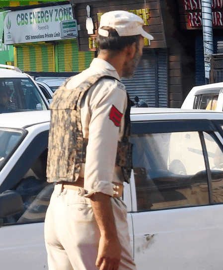 जम्मू-कश्मीर: स्थानीय मैच के दौरान हेलमेट पर फिलिस्तीन का झंडा दिखाने वाले क्रिकेटर से पुलिस ने की पूछताछ