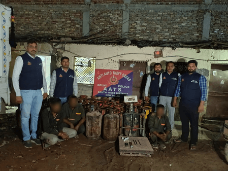 महिपालपुर में एलपीजी सिलेंडरों की अवैध जमाखोरी का भंडाफोड़, तीन आरोपी गिरफ्तार