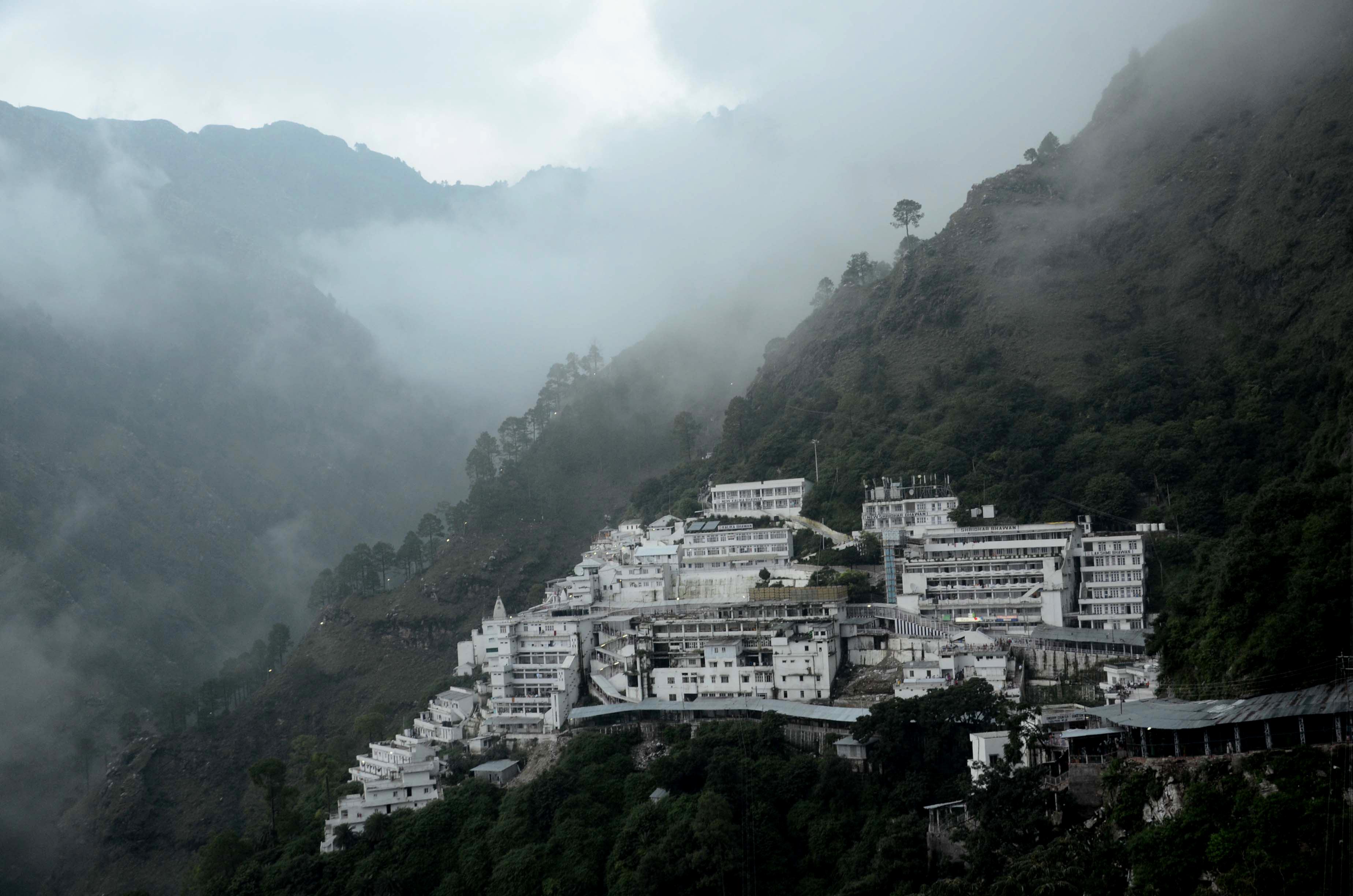 वैष्णो देवी मंदिर में 550 करोड़ रुपए की हेराफेरी का मामला: सीजेएम ने मांगी विस्तृत जांच रिपोर्ट, सबूत सुरक्षित रखने के दिए निर्देश