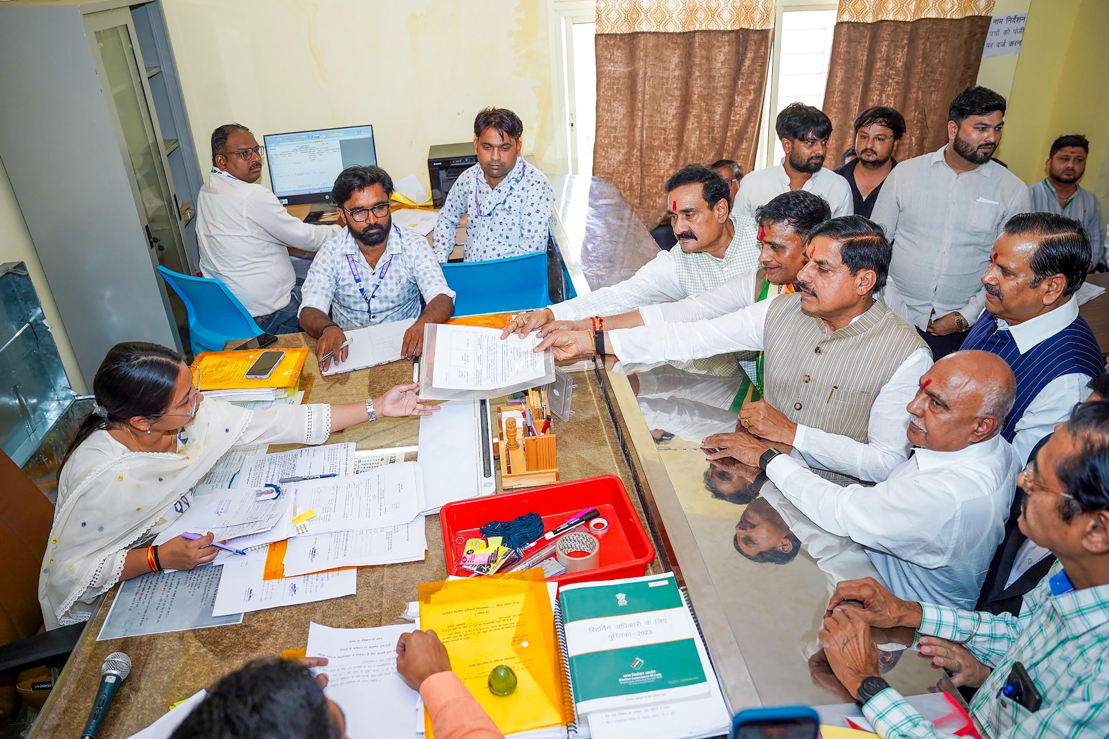 भाजपा और कांग्रेस के लिए प्रतिष्ठा की लड़ाई बना दतिया उपचुनाव, ट्रांसजेंडर उम्मीदवार ने खींचा ध्यान
