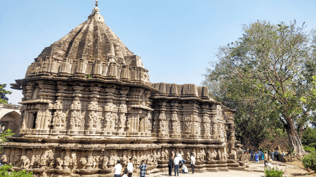 7वीं शताब्दी में निर्मित इस भव्य शिवालय में नहीं हैं नंदी, महादेव संग विराजमान हैं नारायण, माता सती से जुड़ी है कथा
