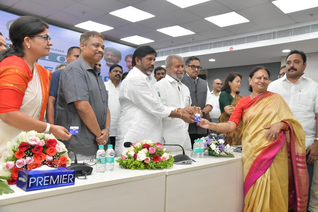 तेलंगाना सरकार ने कर्मचारियों और पेंशनरों के लिए नई स्वास्थ्य योजना शुरू की, 38 लाख से ज्यादा लोगों को मिलेगा कैशलेस इलाज