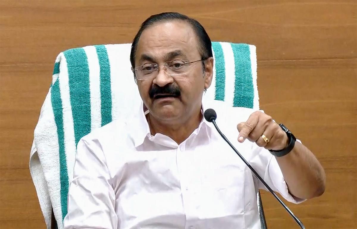 फर्जी खबर फैलाने वालों पर होगी सख्त कार्रवाई, केरल सीएम ने दिए आदेश