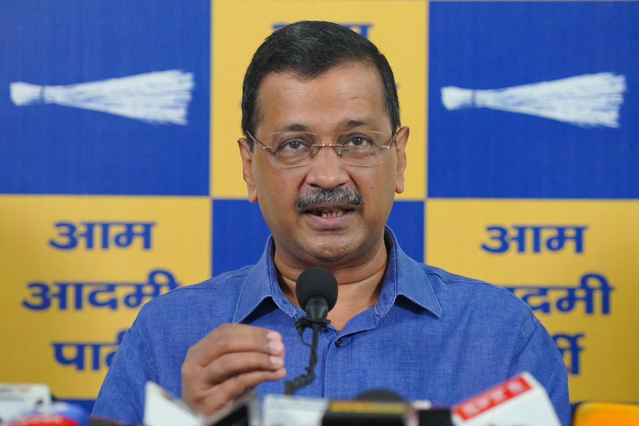 ई-20 पेट्रोल को लेकर केंद्र सरकार पर केजरीवाल का हमला, कहा-2023 से पहले की 30 करोड़ गाड़ियां होंगी प्रभावित