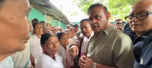 असम में बाढ़: मुख्यमंत्री सरमा बोले- कई गांव पूरी तरह से संपर्क से बाहर, हजारों लोग फंसे हुए