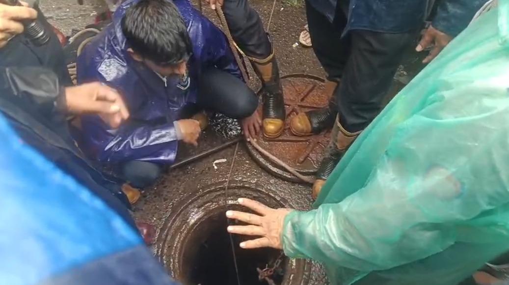मुंबई के साकीनाका में खुले मैनहोल में गिरकर 55 वर्षीय व्यक्ति की मौत, चार अधिकारी निलंबित