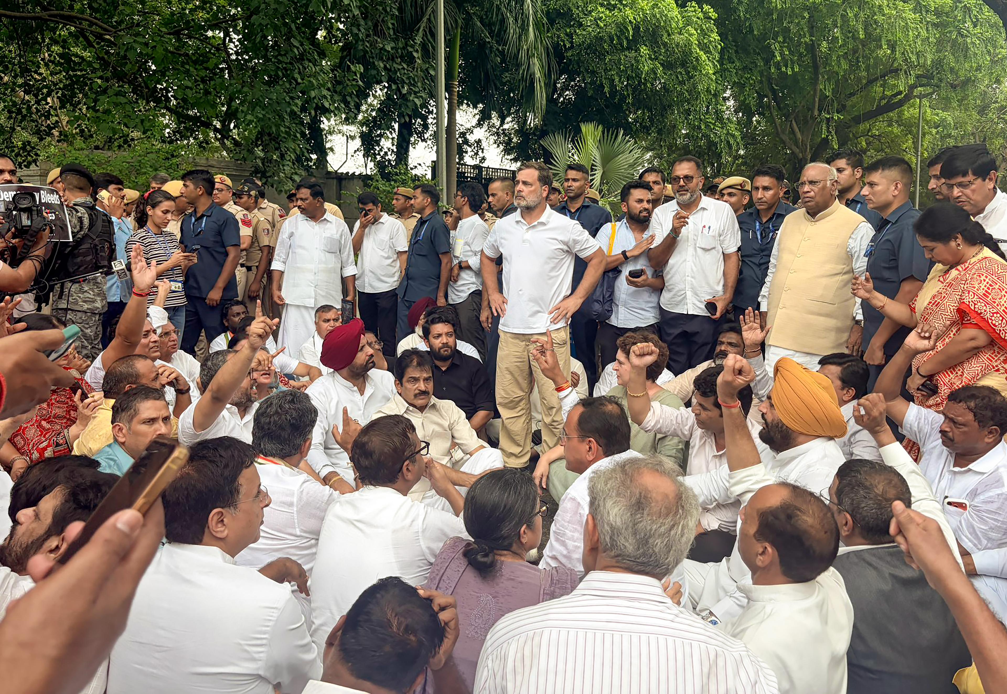 राहुल गांधी की केंद्रीय राज्य मंत्री जितेंद्र सिंह से वार्ता विफल, कांग्रेस ने सरकार के सामने रखी 5 मांगें
