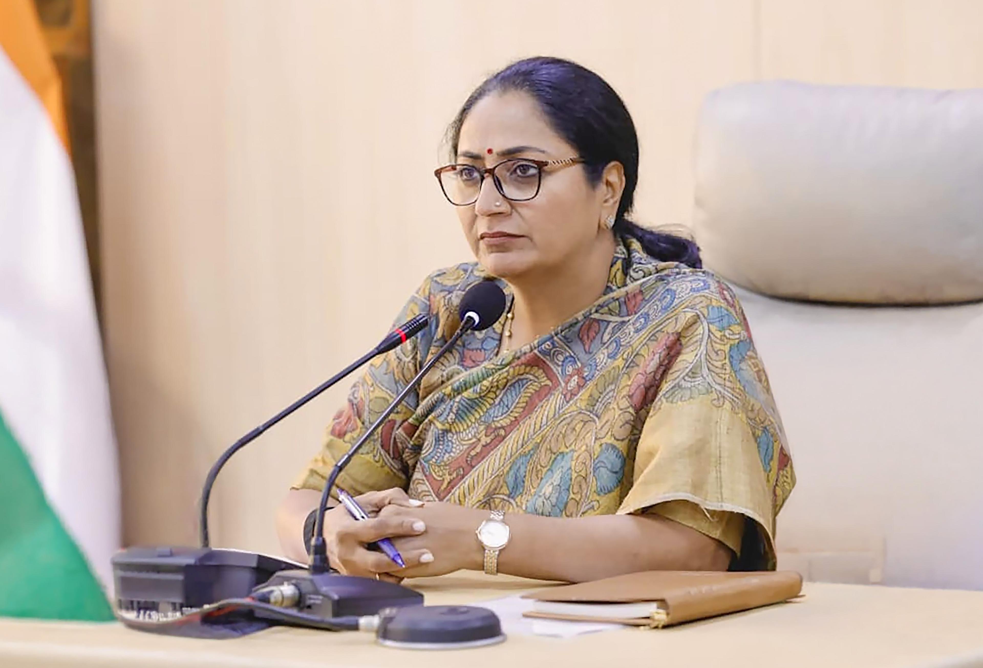 दिल्ली सरकार ने लता गुप्ता को बनाया महिला आयोग की अध्यक्ष, निर्मल जैन को अल्पसंख्यक आयोग की जिम्मेदारी