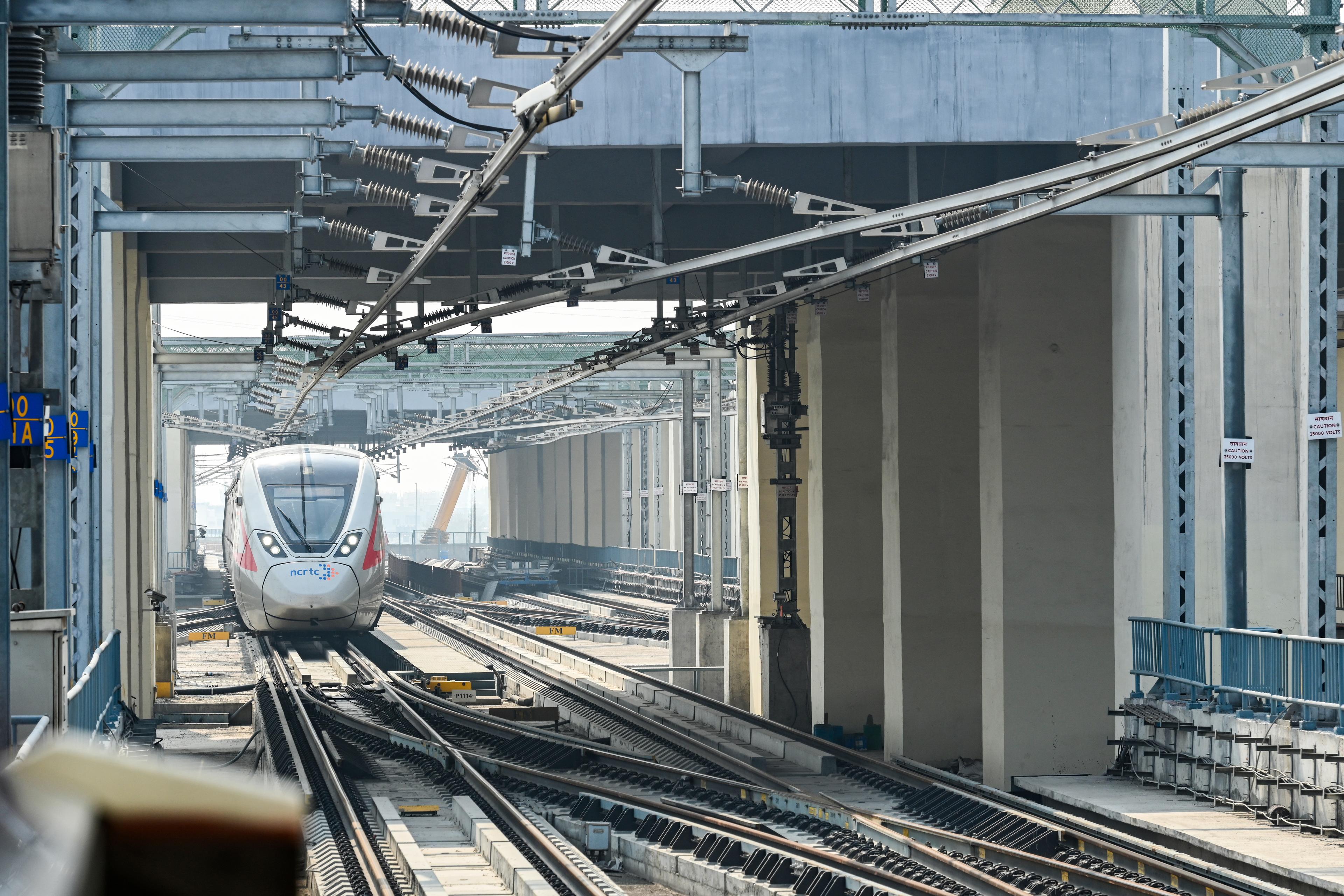 दिल्ली मेट्रो ने 16 स्टेशनों को बंद किया; राजीव चौक, मंडी हाउस और सेंट्रल सेक्रेटेरिएट पर इंटरचेंज की सुविधा जारी