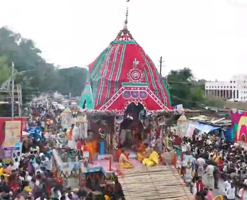 रांची में स्वामी जगन्नाथ की 335वीं ऐतिहासिक रथयात्रा में उमड़ा आस्था का सैलाब