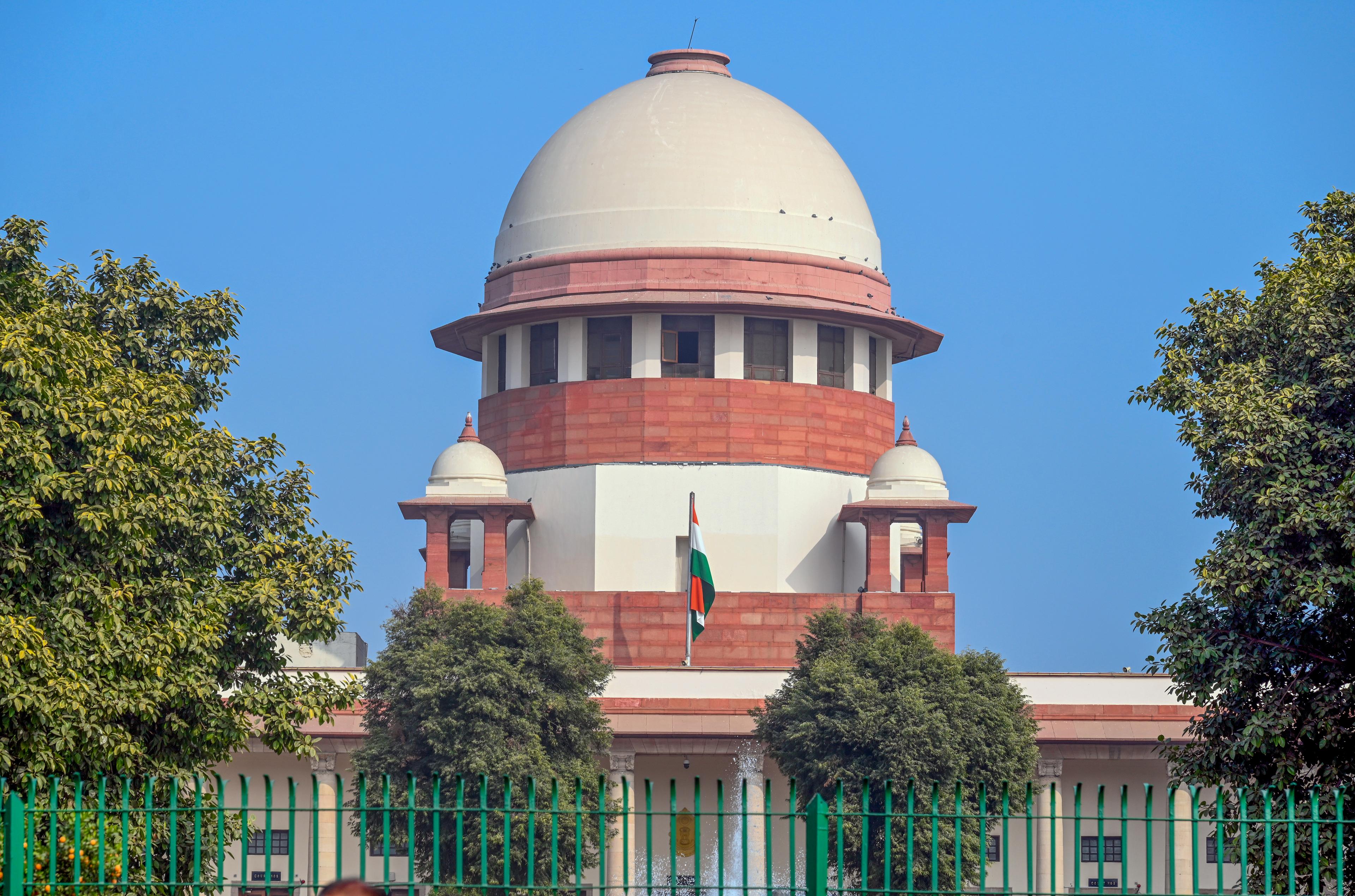 नीट प्रदर्शन हिंसा मामले में सुप्रीम कोर्ट का सात राज्यों को नोटिस; सीसीटीवी फुटेज सुरक्षित रखने का आदेश