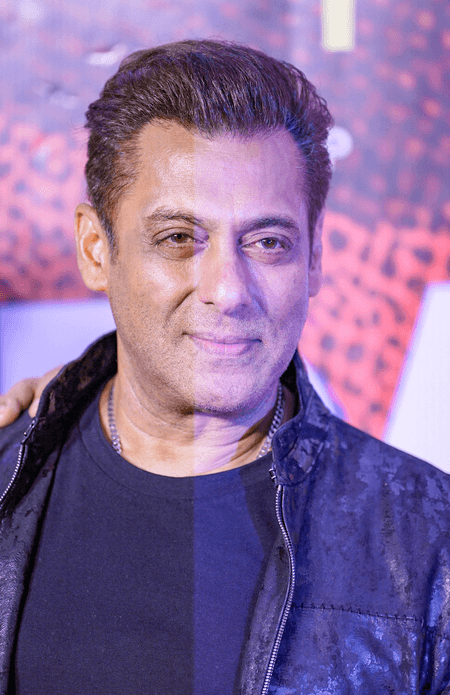 भाई सोहेल से मिलने के लिए 'द अलायंस' के सेट पर पहुंचे सलमान खान, दिखा कूल बॉय लुक